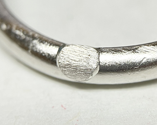 マリッジリングの深い傷取り、仕上げ直し 作業途中1